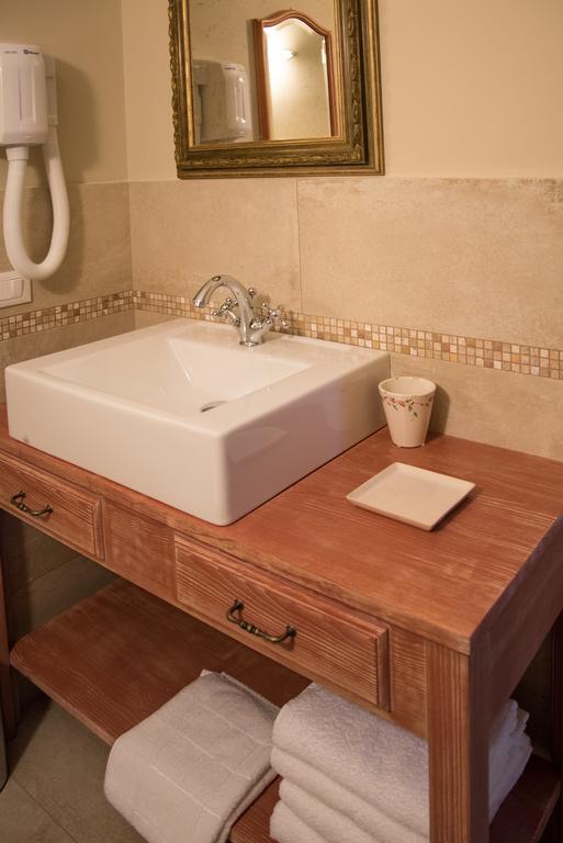 B&B La Dimora Del Garda ซีร์มิโอเน ห้อง รูปภาพ