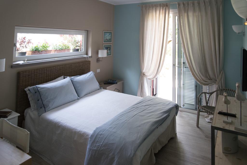 B&B La Dimora Del Garda ซีร์มิโอเน ห้อง รูปภาพ